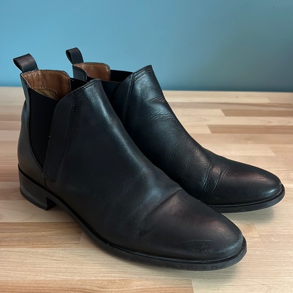 Topshop Shoes - TopShop black Chelsea boots
